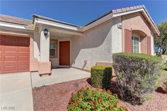 10403 Madagascar Palm St in Las Vegas, NV - Building Photo - Building Photo