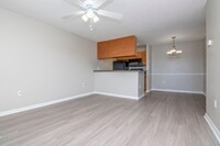 302 Lake Parsons Grn in Brandon, FL - Building Photo - Building Photo