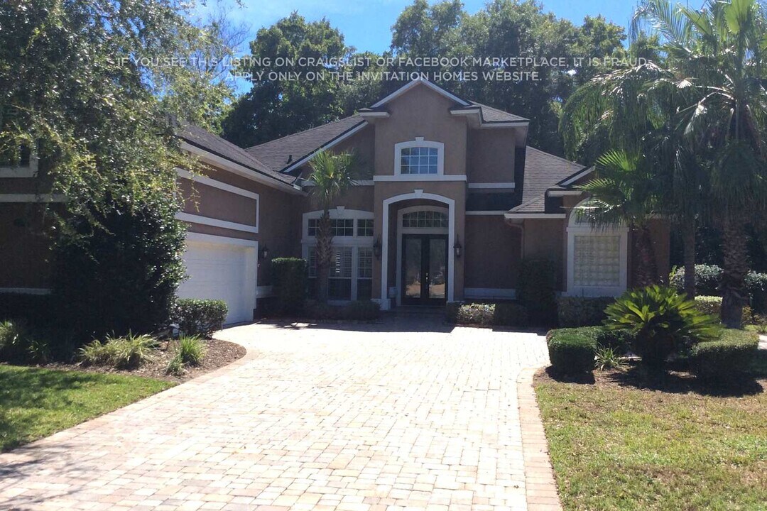 2394 W Clovelly Ln in St. Augustine, FL - Foto de edificio