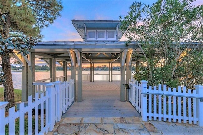 property at 91 Low Country Ln