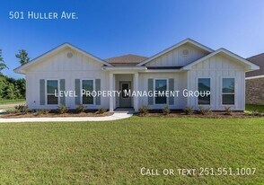 501 Huller Ave in Fairhope, AL - Building Photo