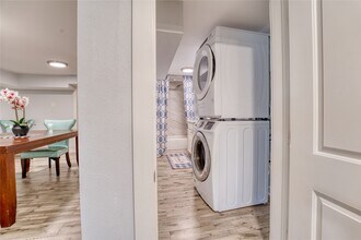 1917 Ave M 1/2 in Galveston, TX - Building Photo - Building Photo