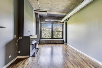 1071 W 15th St in Chicago, IL - Building Photo - Building Photo