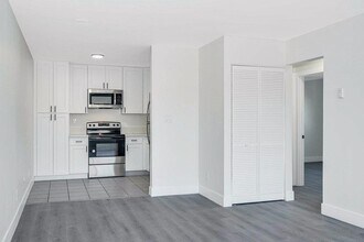1642 C Ave, Unit Unit H in National City, CA - Building Photo - Building Photo