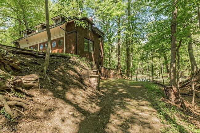property at 285 Corning Dr
