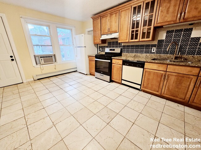 7 High St Pl, Unit 2 in Brookline, MA - Foto de edificio - Building Photo