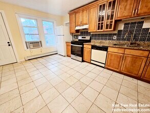 7 High St Pl, Unit 2 in Brookline, MA - Building Photo - Building Photo