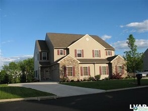 8376 Scenic View Dr in Breinigsville, PA - Building Photo - Building Photo