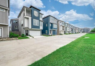 2022 Groveland Glen Dr in Houston, TX - Foto de edificio - Building Photo