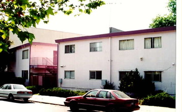 411 Hudson St in Oakland, CA - Building Photo - Building Photo