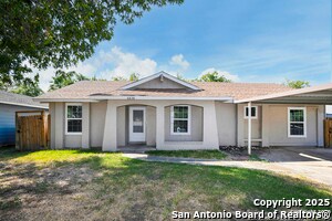 6838 Blue Lake Dr in San Antonio, TX - Building Photo
