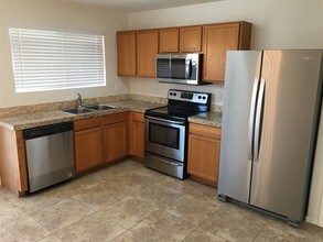 10533 W Sands Dr in Peoria, AZ - Building Photo - Building Photo
