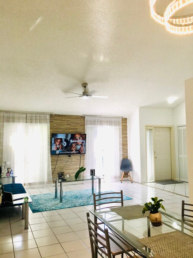 523 NE 47th St in Boca Raton, FL - Building Photo - Building Photo