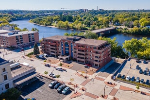 River Plaza Apartments in Eau Claire, WI - Building Photo