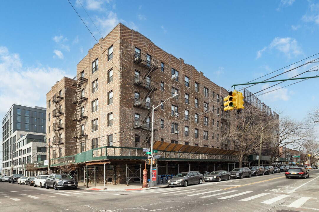 3406 45th St in Long Island City, NY - Building Photo
