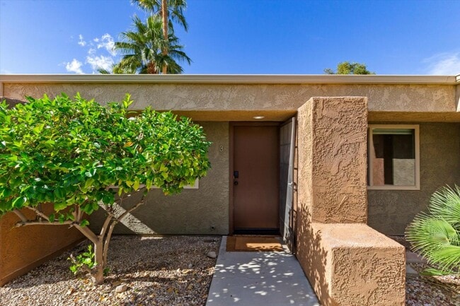 365 N Saturmino Dr in Palm Springs, CA - Building Photo - Building Photo