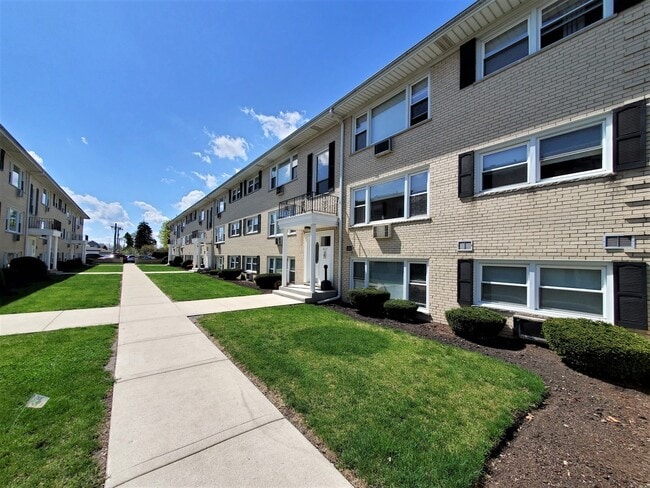 property at 4937 N East River Rd