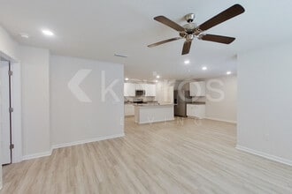 4734 Malay Cir in Pace, FL - Foto de edificio - Building Photo