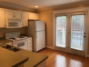 660 Barnett Shoals Rd, Unit 112 in Athens, GA - Building Photo - Building Photo