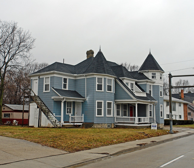 1121 Riverside Dr in Dayton, OH - Building Photo - Building Photo