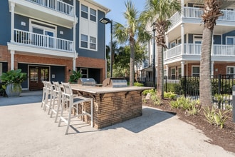 Parkside at the Highlands Apartments in Savannah, GA - Building Photo - Building Photo