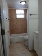 1100 NE 1st Ct in Hallandale Beach, FL - Foto de edificio - Building Photo