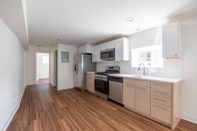 3100 N Harding Ave, Unit 2