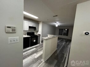 105 Prestwick Way in Edison, NJ - Building Photo - Building Photo