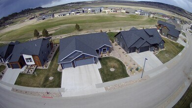 7994 Brooks Loop in Spearfish, SD - Foto de edificio - Building Photo