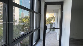 1440 Brickell Bay Dr in Miami, FL - Building Photo