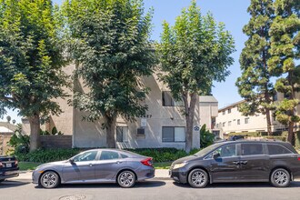 Joanne Villas in Hawthorne, CA - Building Photo - Building Photo