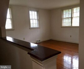 20 St Albans Ave in Newtown Square, PA - Foto de edificio - Building Photo