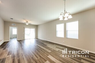 14375 Gunsight Pass in San Antonio, TX - Building Photo - Building Photo