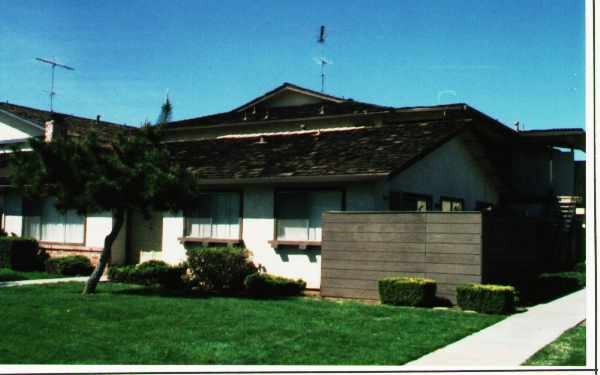 873 West Branham Lane in San Jose, CA - Foto de edificio - Building Photo