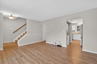 8 Suncroft Ct in Silver Spring, MD - Building Photo - Building Photo