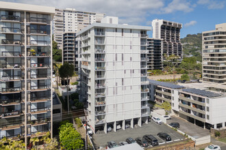 Crown Thurston in Honolulu, HI - Building Photo - Building Photo