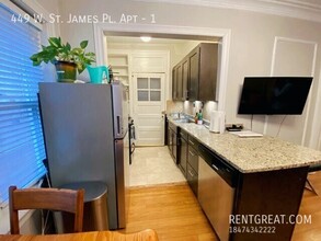 449 W St James Pl in Chicago, IL - Building Photo - Building Photo