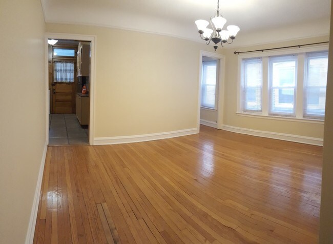 5321 W Cornelia Ave-Unit -02 in Chicago, IL - Building Photo - Building Photo