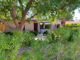 666 N Plaza Amigo in Palm Springs, CA - Building Photo