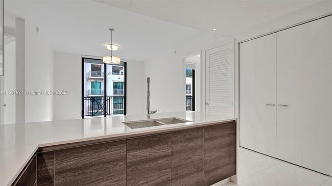 301 Altara Ave in Coral Gables, FL - Building Photo - Building Photo