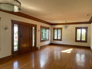 147 N Baldwin Ave in Sierra Madre, CA - Building Photo - Building Photo