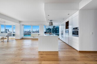 440 Kent Ave in Brooklyn, NY - Building Photo - Building Photo