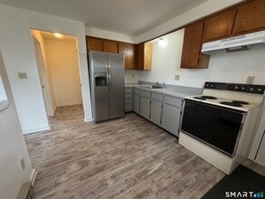 58 Yorkshire St in Torrington, CT - Building Photo - Building Photo