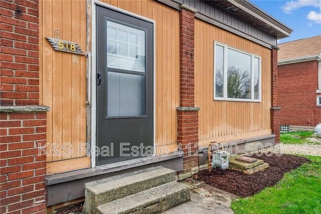 518 10th St in Irwin, PA - Foto de edificio - Building Photo