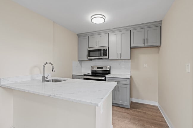 135 Wakefield Ave, Unit 401
