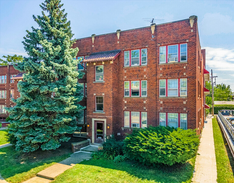 Clifton Blvd. Apartments in Lakewood, OH - Building Photo