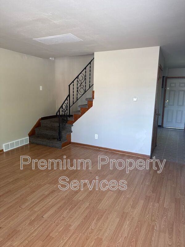 property at 3120 Prial Ave