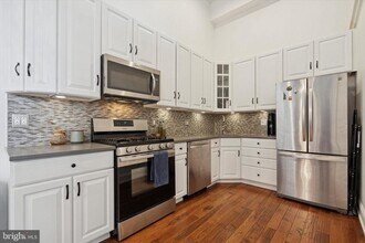 246 Fitzwater St in Philadelphia, PA - Building Photo - Building Photo