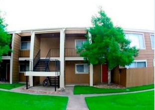 Treehouse Apartments in College Station, TX - Foto de edificio - Building Photo