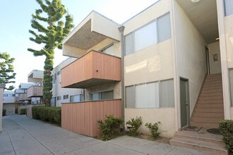 Gables East in North Hills, CA - Building Photo - Building Photo